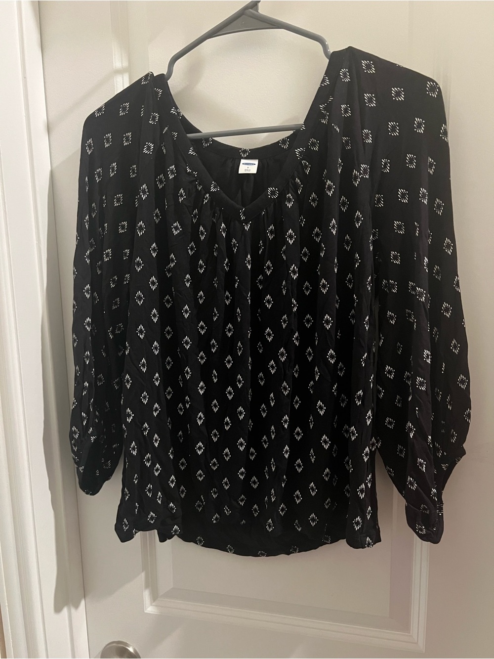 Old Navy Women’s Small Black Geometric Print Sheer Long Sleeve Blouse